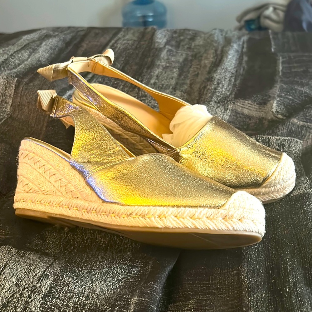 Gold wedge sandals (new)